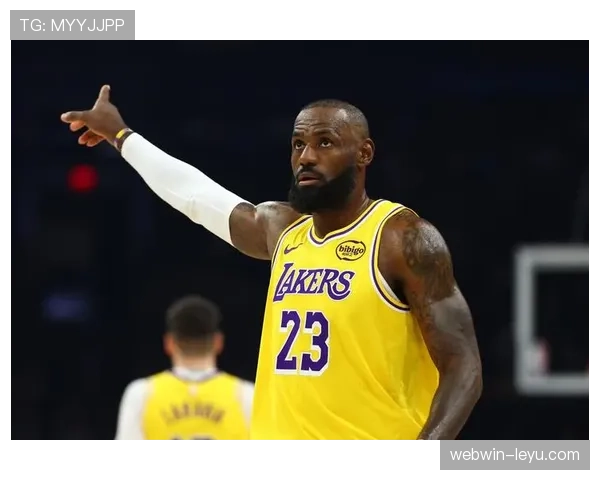 詹姆斯提升进攻参与度，球队表现稳健走势清晰