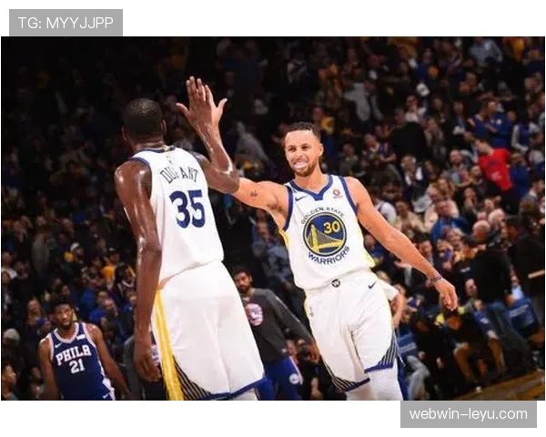 阿尔瓦雷斯 vs 伊萨克:技术流中锋的进攻效率与战术角色对比 阿尔瓦雷斯 vs 伊萨克:技术流中锋的进攻效率与战术角色对比