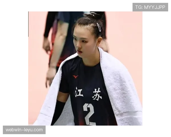 张常宁在家吃顿饭，光水果拼盘就顶我半个月工资